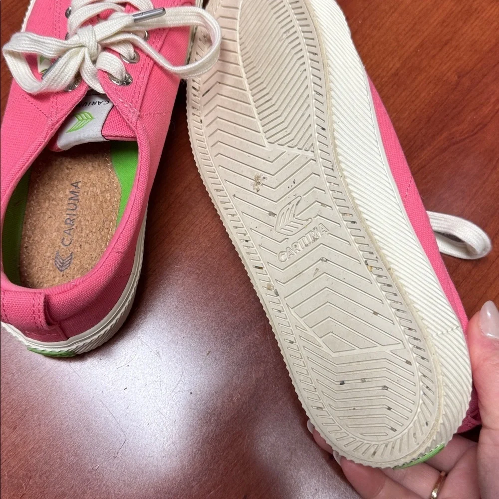 Cariuma sneakers size 8 // 011742